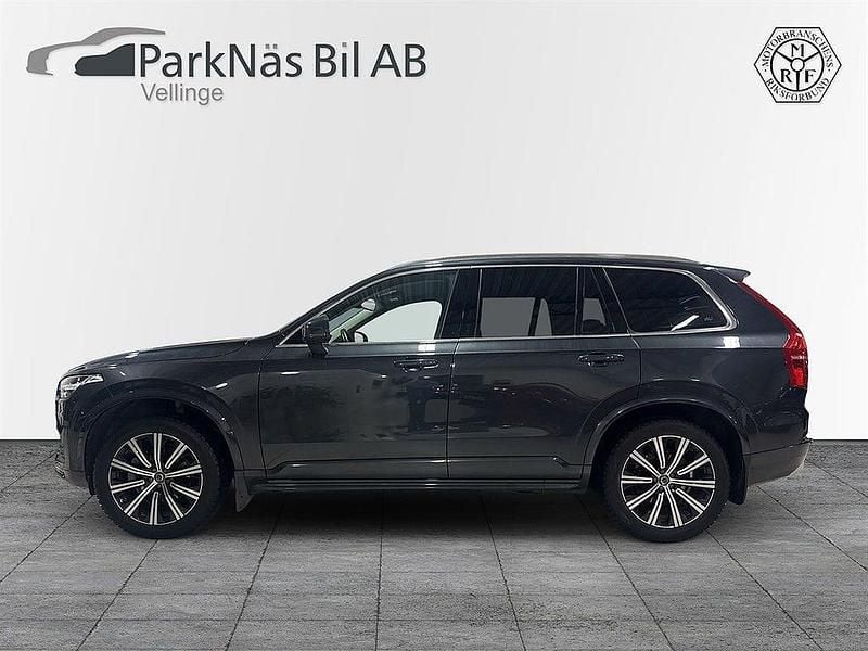 Grå Begagnad 2022 Volvo XC90 SUV | 499 900 kr (Marknadspris) - Bild 1/4