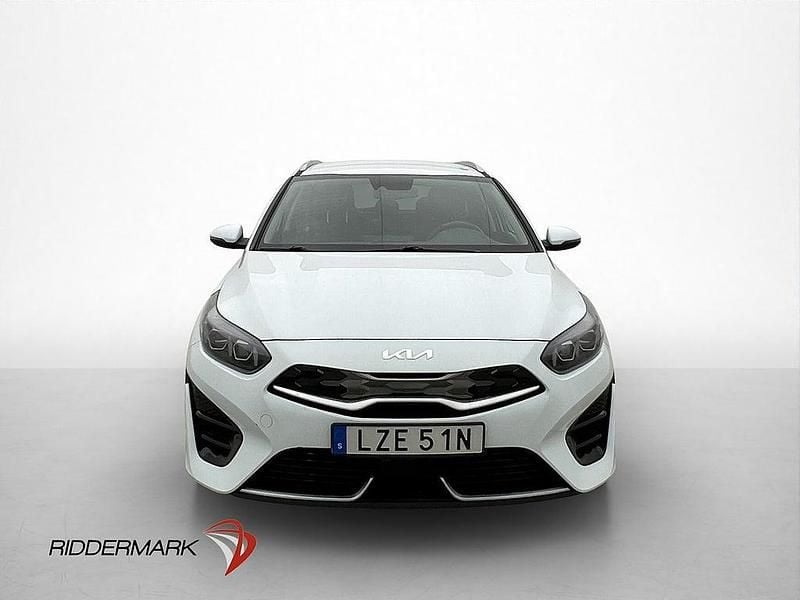 Begagnad Kia Ceed Advance 105 HK (77 kW) 2022 Vit Halvkombi