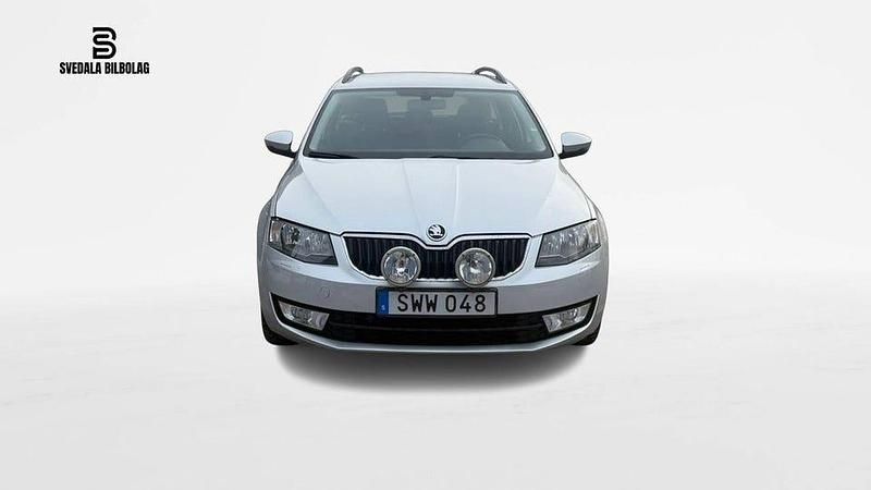 Begagnad Skoda Octavia 106 HK (77 kW) 2015 Silver Halvkombi