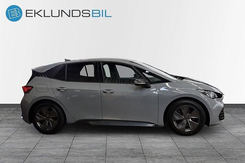 Begagnad Cupra Born 150 kW (204 HK) 2023 Ljusgrå Halvkombi