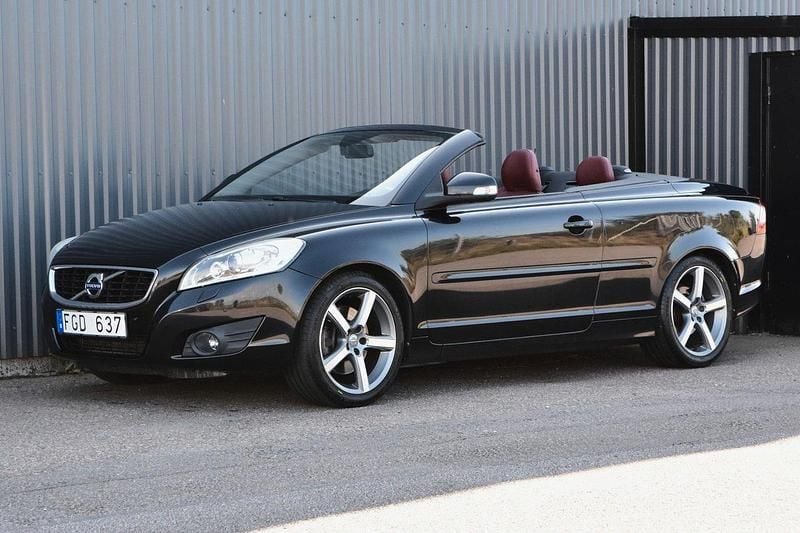 Svart Begagnad 2011 Volvo C70 Summum Cab | 159 900 kr (Marknadspris) - Bild 1/4