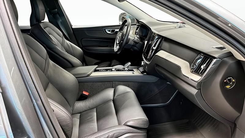 Begagnad Volvo XC60 235 HK (172 kW) 2019 Grå SUV