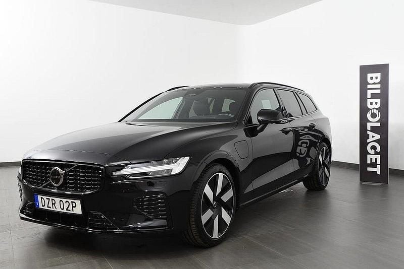 Svart Begagnad 2024 Volvo V60 Ultra Kombi | 629 800 kr - Bild 1/4