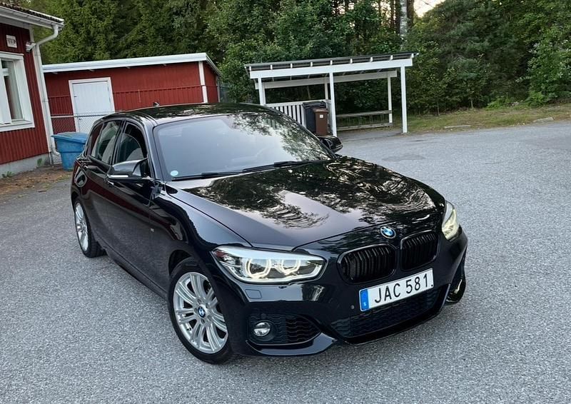 Svart Begagnad 2016 BMW 116 M Sport Halvkombi | 119 500 kr (Bra pris) - Bild 1/4