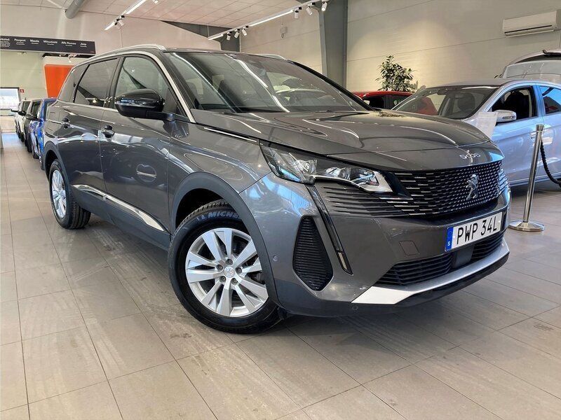 Grå Begagnad 2023 Peugeot 5008 GT Minibuss | 329 900 kr (Marknadspris) - Bild 1/3