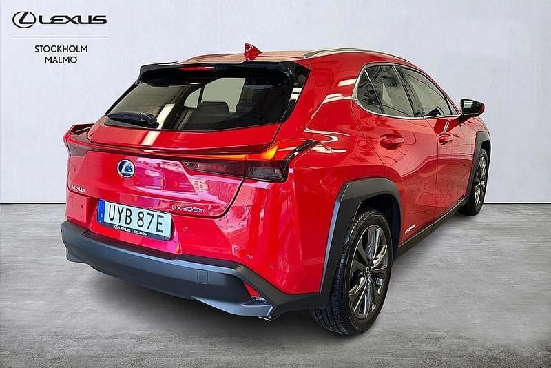 Begagnad Lexus UX 250h E-FOUR 186 HK (136 kW) 2019 Röd SUV