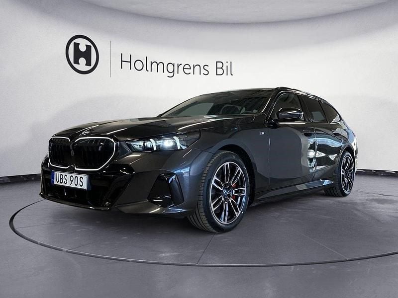 Grå/silver Begagnad 2024 BMW i5 Efficient Dynamics Sedan | 942 700 kr - Bild 1/4
