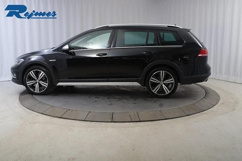 Begagnad VW Golf Alltrack 180 HK (132 kW) 2017 Svart Kombi