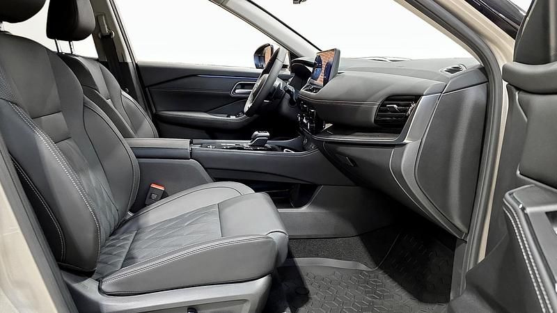 Ny Nissan X-Trail Tekna 163 HK (119 kW) 2025 Silver SUV