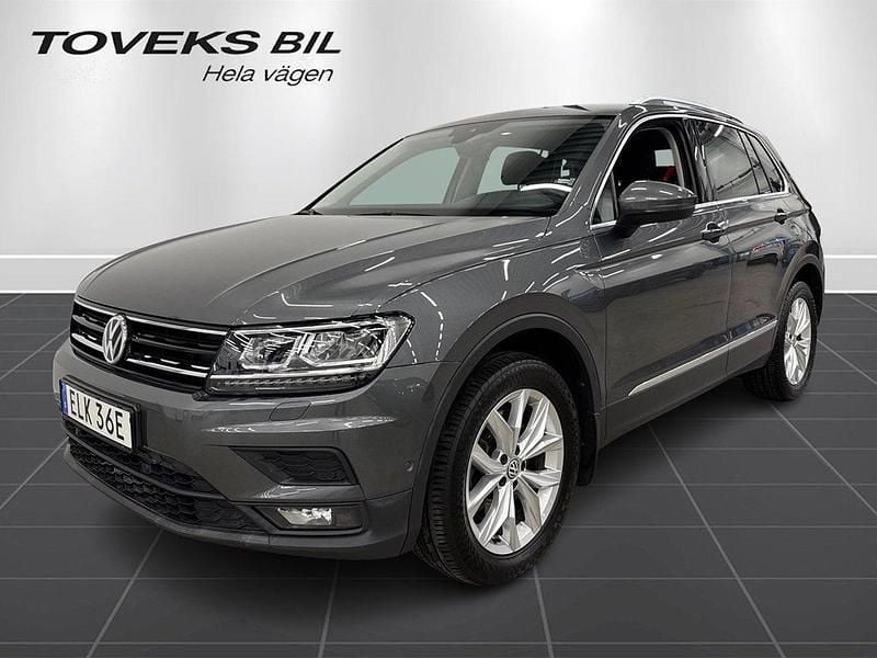 Mörkgrå (indium grey metallic) Begagnad 2020 VW Tiguan SUV | 249 900 kr (Superpris) - Bild 1/4