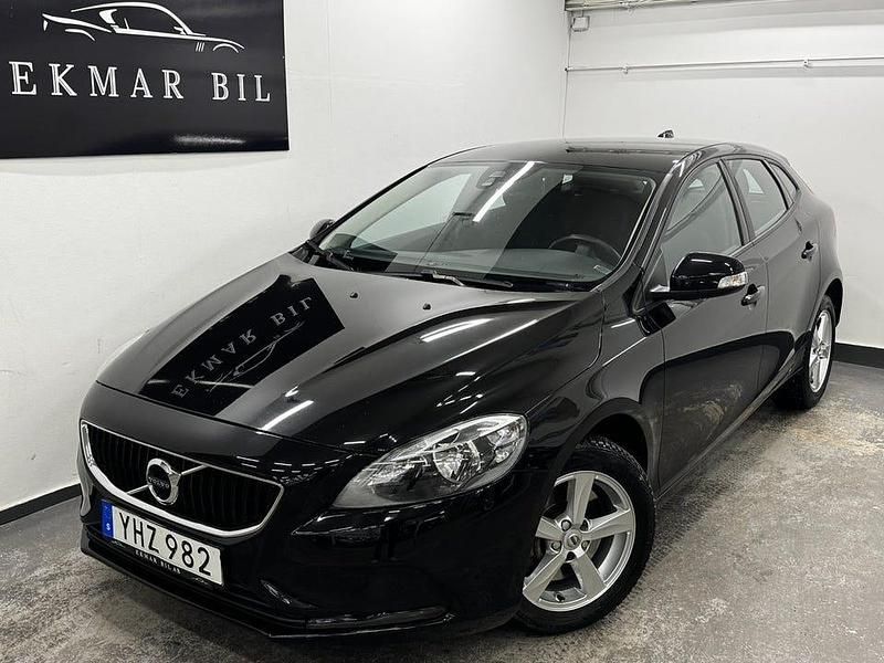 Begagnad Volvo V40 Kinetic 120 HK (88 kW) 2016 Svart Halvkombi