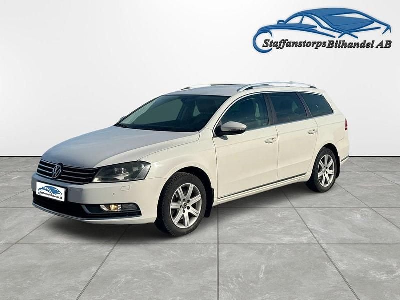 Vit Begagnad 2011 VW Passat Kombi | 64 500 kr (Marknadspris) - Bild 1/4