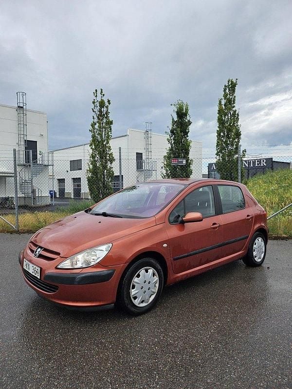 Röd Begagnad 2003 Peugeot 307 Halvkombi | 12 000 kr (Bra pris) - Bild 1/4