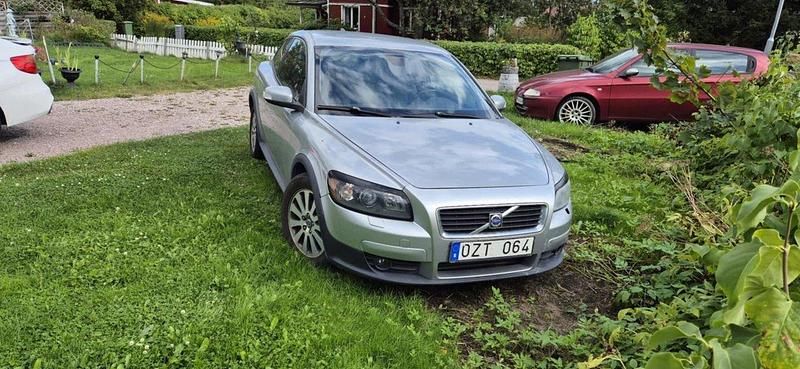 Silver Begagnad 2007 Volvo C30 Momentum Halvkombi | 37 000 kr (Bra pris) - Bild 1/4