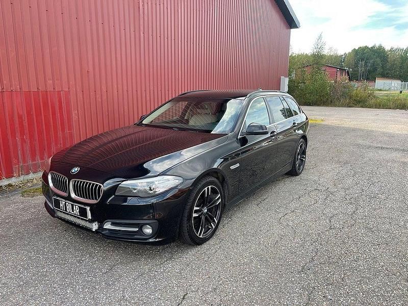 Svart Begagnad 2016 BMW 520 M Sport Kombi | 145 900 kr (Bra pris) - Bild 1/4