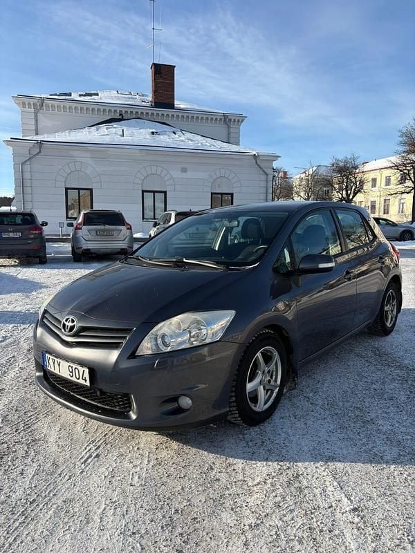 Begagnad Toyota Auris 90 HK (66 kW) 2010 Halvkombi