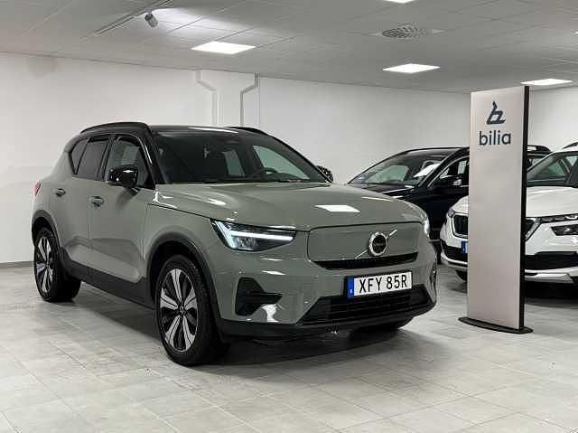 Grön Begagnad 2022 Volvo XC40 Single Motor SUV | 349 900 kr (Marknadspris) - Bild 1/3