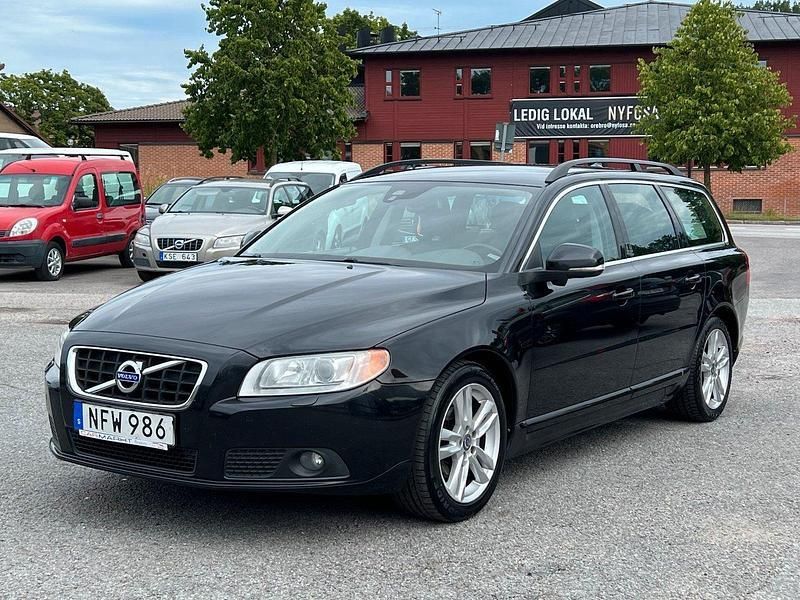 Svart Begagnad 2012 Volvo V70 Momentum Kombi | 84 900 kr (Marknadspris) - Bild 1/4
