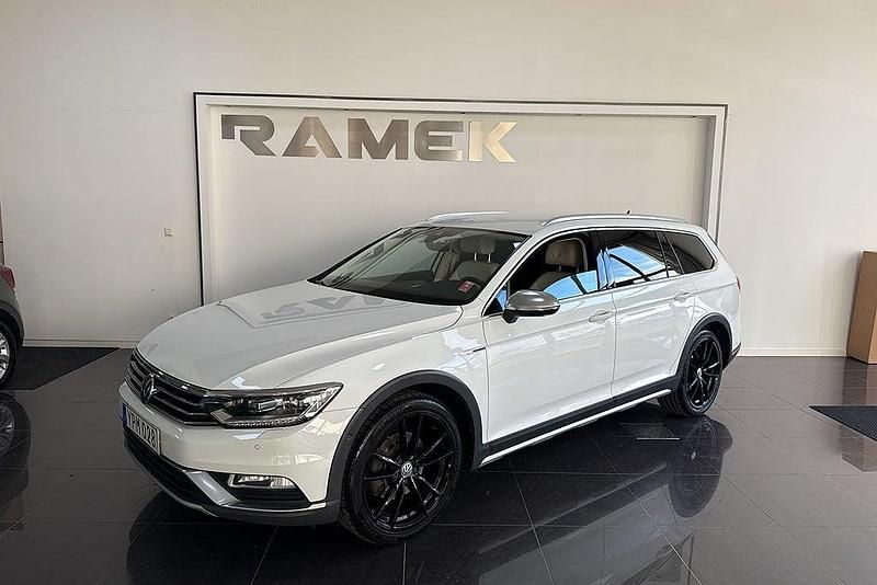 Vit Begagnad 2018 VW Passat Alltrack Kombi | 169 000 kr (Marknadspris) - Bild 1/4