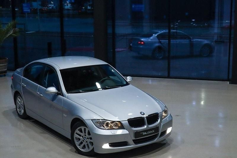 Ljusgrå Begagnad 2007 BMW 320 Advantage Sedan | 108 000 kr (Dyr) - Bild 1/4