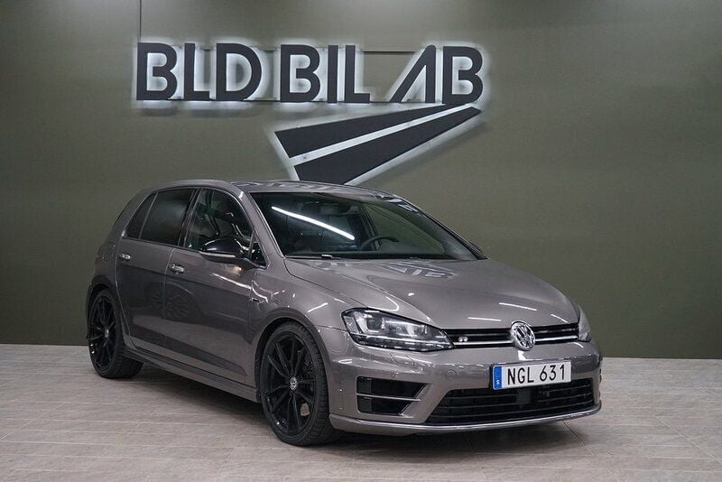 Grå Begagnad 2016 VW Golf VII R Halvkombi | 239 900 kr (Marknadspris) - Bild 1/4