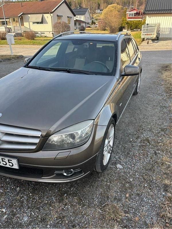 Silver Begagnad 2010 Mercedes C180 Kombi | 62 000 kr (Bra pris) - Bild 1/4