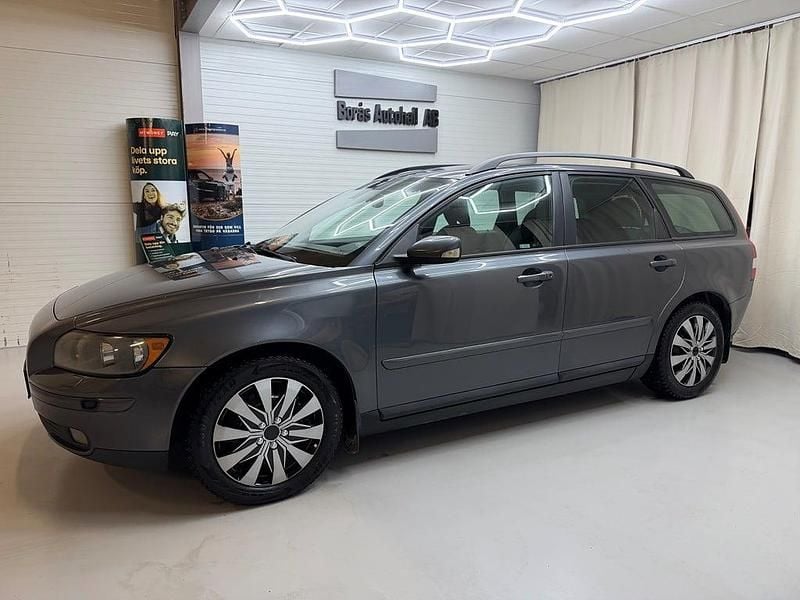 Begagnad Volvo V50 Momentum 220 HK (161 kW) 2004 Grå Kombi