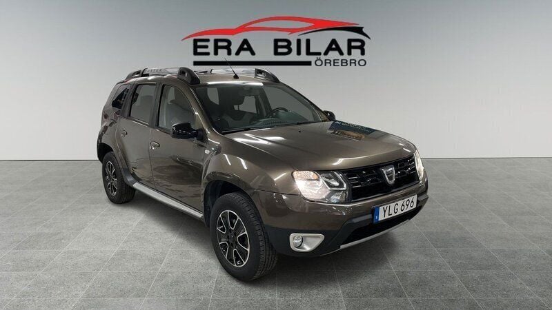 Mörkbrun Begagnad 2017 Dacia Duster Black Shadow SUV | 109 800 kr (Marknadspris) - Bild 1/4