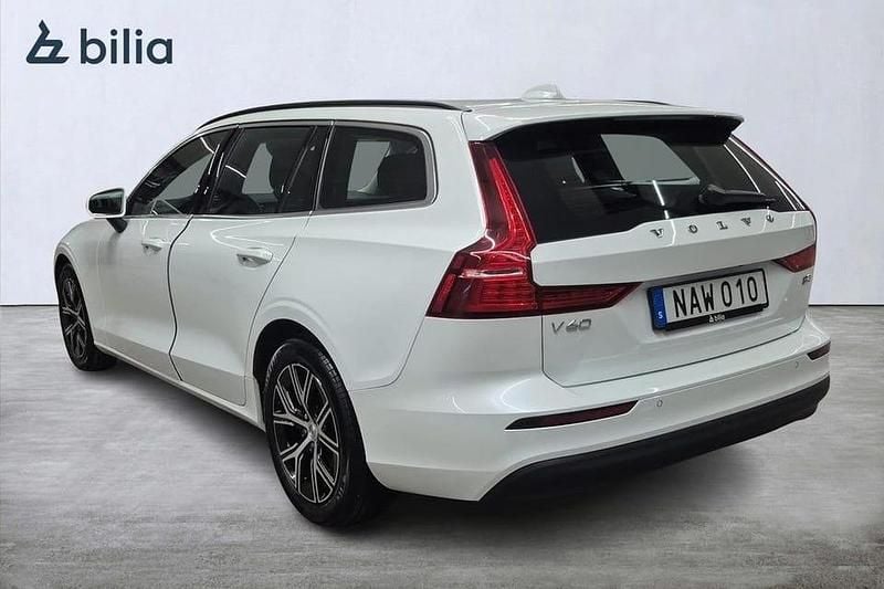 Begagnad Volvo V60 Core 200 HK (147 kW) 2024 Vit Kombi