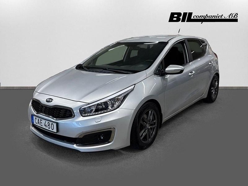 Grå Begagnad 2016 Kia Ceed Halvkombi | 119 000 kr (Lite dyr) - Bild 1/4