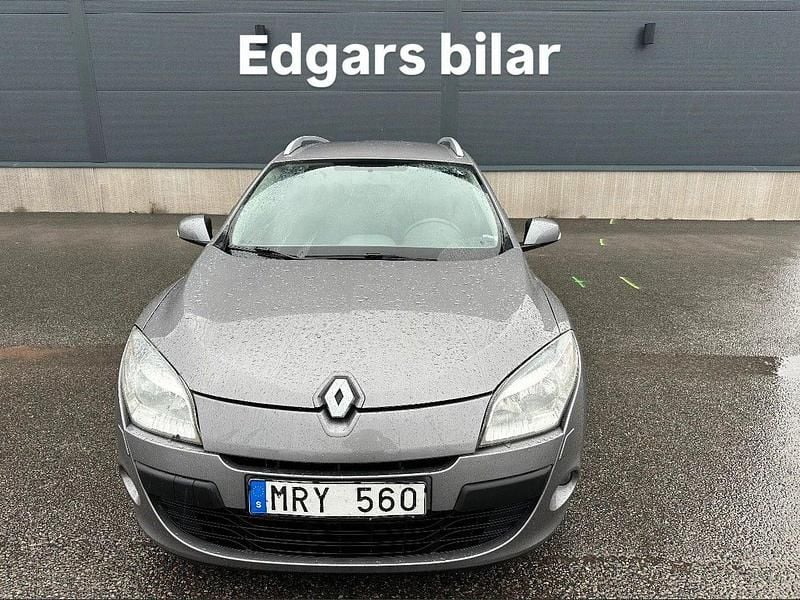 Grå Begagnad 2011 Renault Mégane GrandTour Kombi | 39 900 kr (Marknadspris) - Bild 1/4