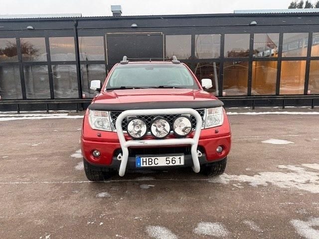 Röd Begagnad 2008 Nissan Navara | 94 500 kr (Marknadspris) - Bild 1/4