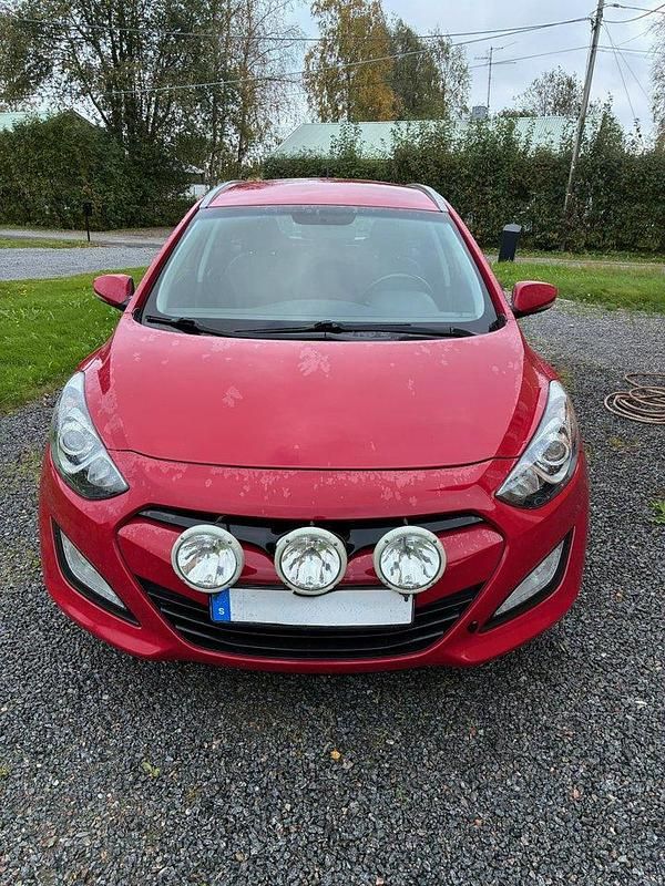 Röd Begagnad 2014 Hyundai i30 Kombi | 100 000 kr (Bra pris) - Bild 1/4