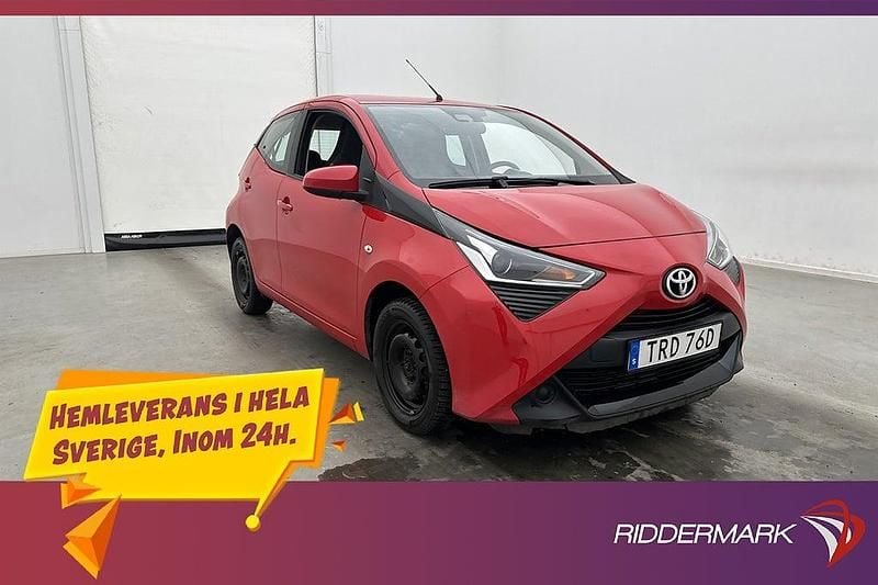 Röd Begagnad 2021 Toyota Aygo X-play Halvkombi | 109 700 kr (Bra pris) - Bild 1/3