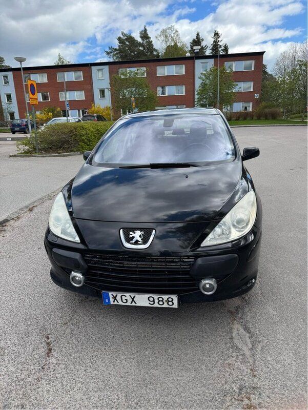 Svart Begagnad 2006 Peugeot 307 Halvkombi | 25 500 kr (Marknadspris) - Bild 1/4
