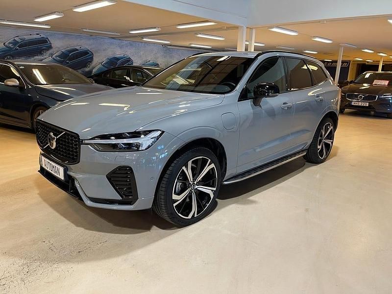 Vapourgrå metallic Begagnad 2025 Volvo XC60 Plus SUV | 564 900 kr (Dyr) - Bild 1/4