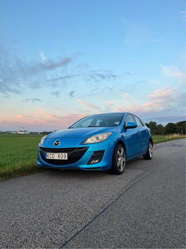 Blå Begagnad 2009 Mazda 3 Inclusive Halvkombi | 25 000 kr (Lite dyr) - Bild 1/4