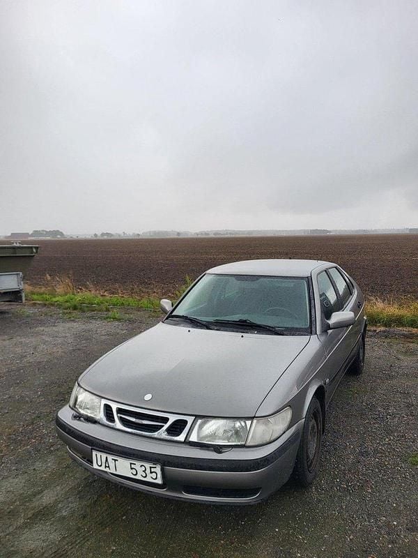 Grå Begagnad 2003 Saab 9-3 Halvkombi | 5 000 kr (Superpris) - Bild 1/4