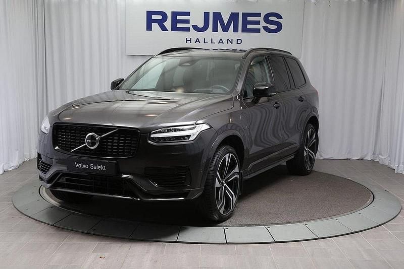 Grå Begagnad 2024 Volvo XC90 Ultra SUV | 769 500 kr (Marknadspris) - Bild 1/4