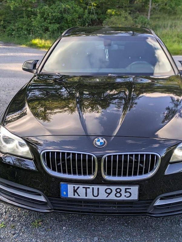 Svart Begagnad 2015 BMW 520 Kombi | 95 000 kr (Bra pris) - Bild 1/4