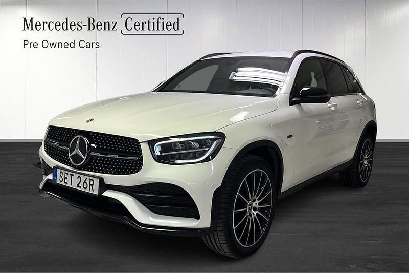 Vit Begagnad 2021 Mercedes GLC300 | 429 900 kr (Marknadspris) - Bild 1/4