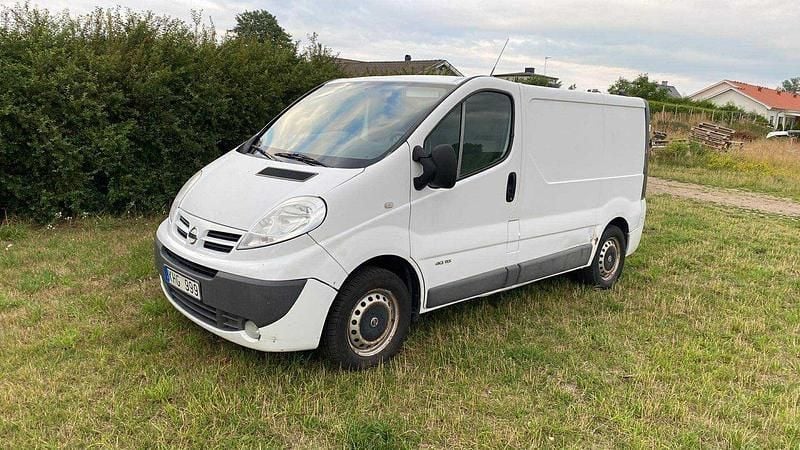 Vit Begagnad 2013 Nissan Primastar Minibuss | 32 000 kr (Superpris) - Bild 1/4