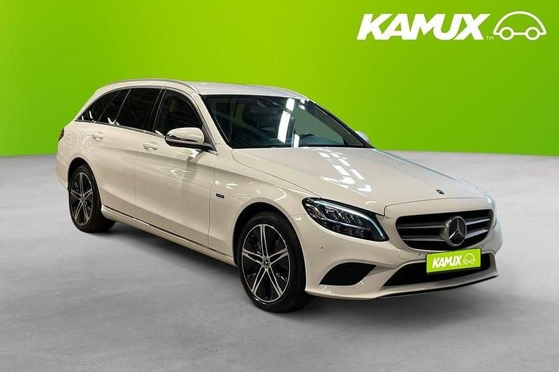 Vit Begagnad 2020 Mercedes C300 Avantgarde Kombi | 269 800 kr (Marknadspris) - Bild 1/3