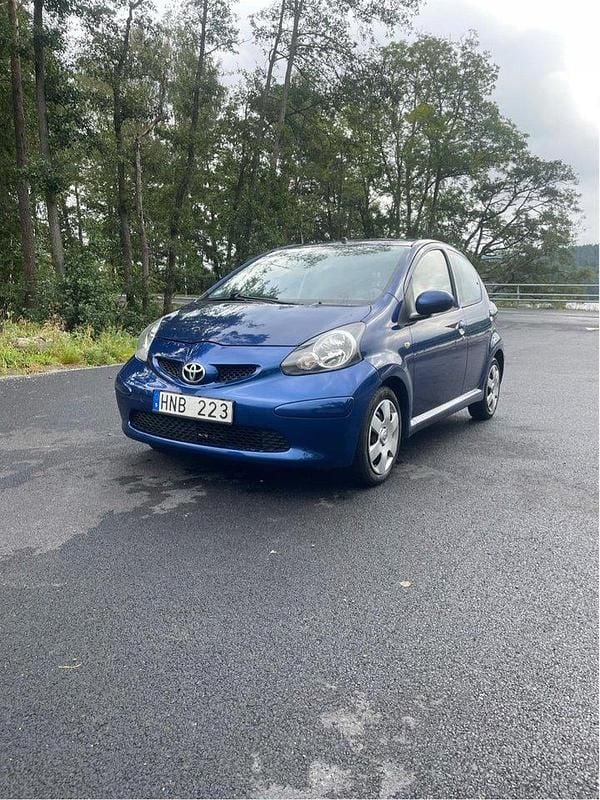 Blå Begagnad 2009 Toyota Aygo Halvkombi | 25 900 kr (Marknadspris) - Bild 1/4