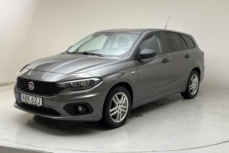 Grå Begagnad 2019 Fiat Tipo Kombi | 79 000 kr (Bra pris) - Bild 1/4