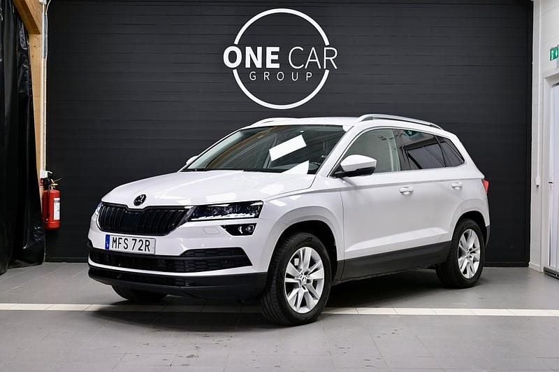 Vit Begagnad 2021 Skoda Karoq SUV | 254 900 kr (Marknadspris) - Bild 1/4