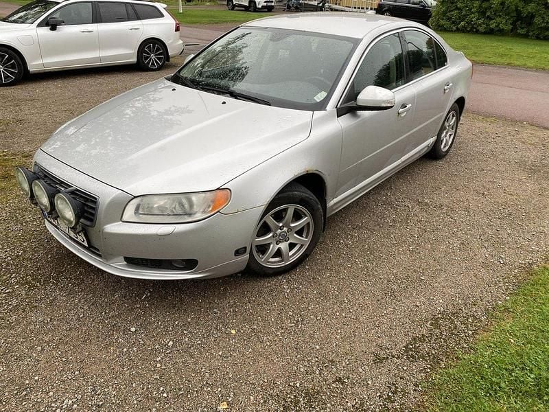 Grå Begagnad 2007 Volvo S80 Momentum Sedan | 29 500 kr (Marknadspris) - Bild 1/3