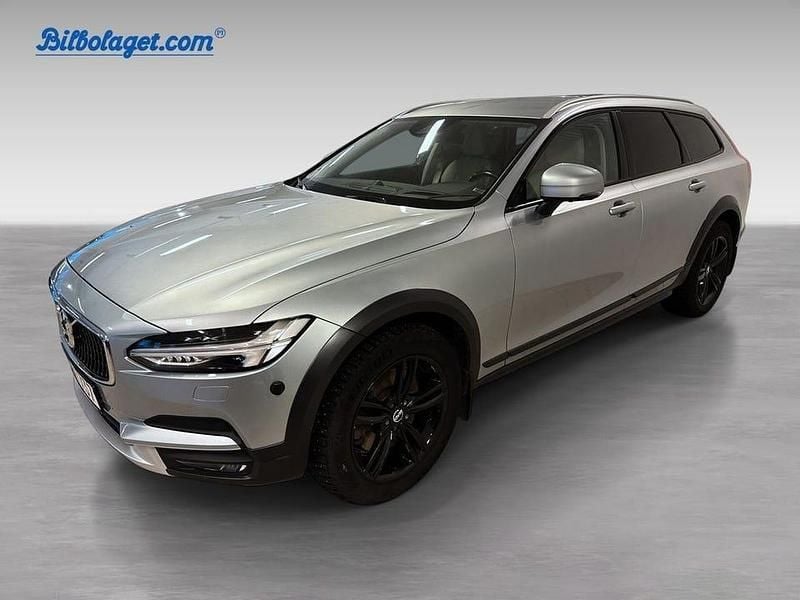 Silver Begagnad 2018 Volvo V90 CC Pro Kombi | 249 900 kr (Marknadspris) - Bild 1/4