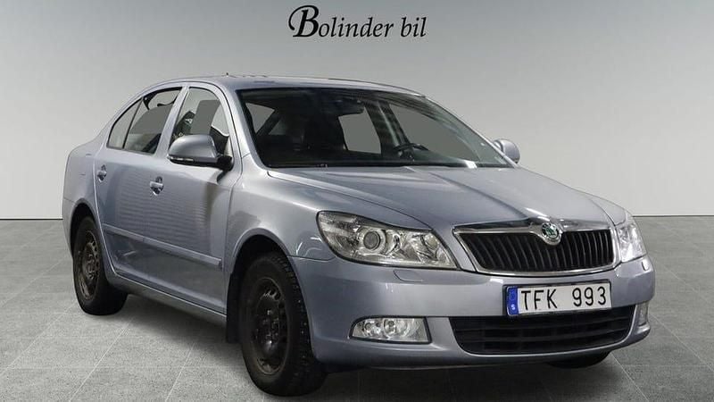 Ljusblå Begagnad 2011 Skoda Octavia Elegance Halvkombi | 59 800 kr (Bra pris) - Bild 1/4