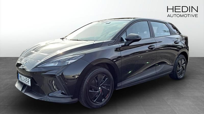 Svart (black) Begagnad 2023 MG MG4 EV Halvkombi | 259 900 kr - Bild 1/4